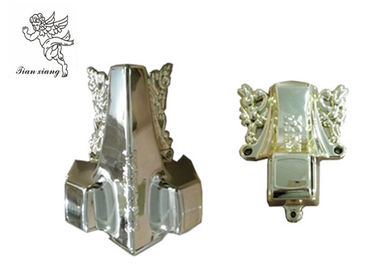 Il cofanetto dell'ornamento della bara accantona la materia plastica pallida dell'oro pp con i tubi del metallo