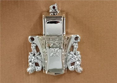 Il cofanetto dell'ornamento della bara accantona la materia plastica pallida dell'oro pp con i tubi del metallo